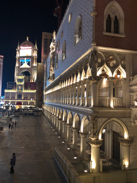 Venetian Outside Night 2019-04-24